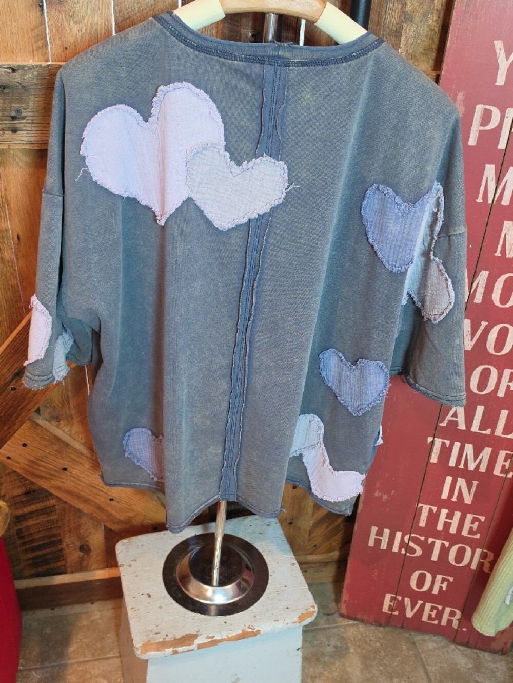 157p Oli & Hali Gray Short-Sleeve Tee with Pink & Lavender Heart Patches - Picture 8 of 9